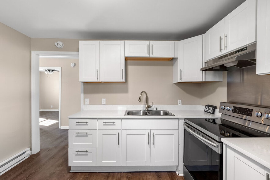 kitchen unit A - 335 Grace St