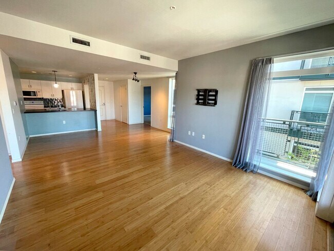 Building Photo - Fantastic Irvington Place Condo with Washe...