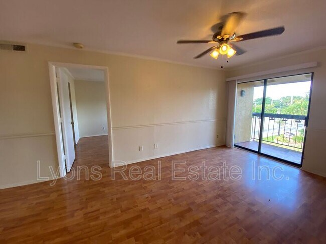 Building Photo - 2855 Winkler Ave