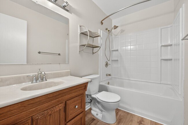Building Photo - For Rent: Charming 4-Bedroom Tri-Level in ...