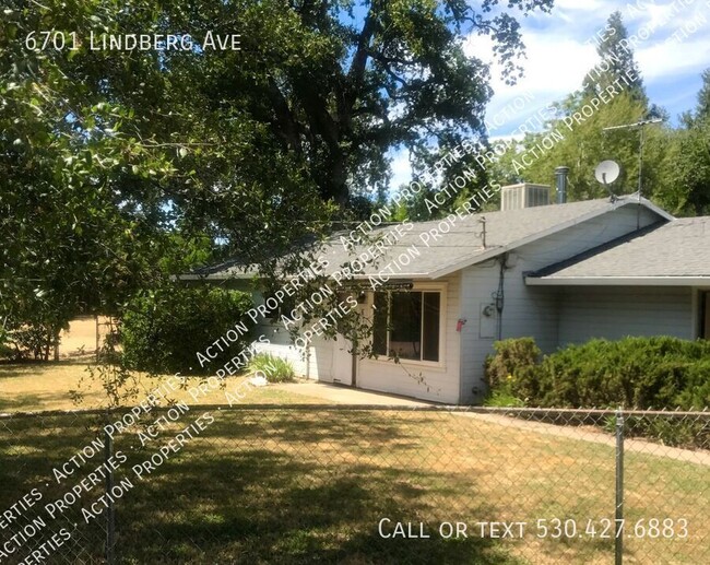 Building Photo - 3 Bedroom Home on Large Corner Lot in Plac...