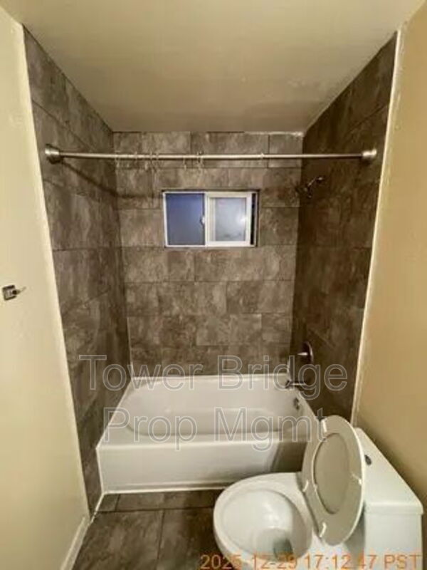 Building Photo - 4549 Ashcroft Ave