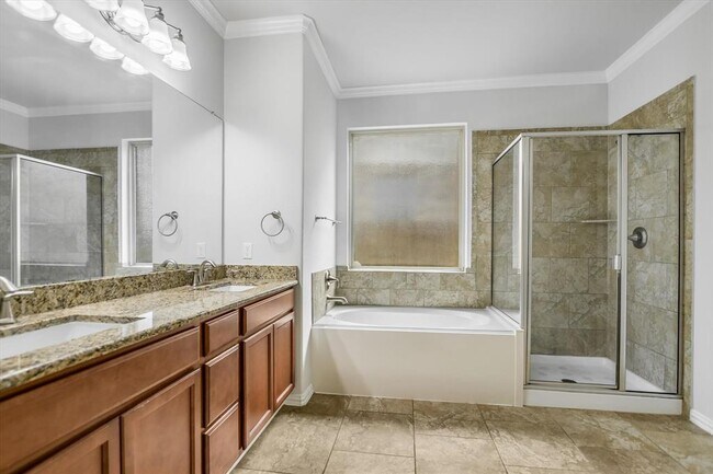 Building Photo - 3741 Bainbridge St