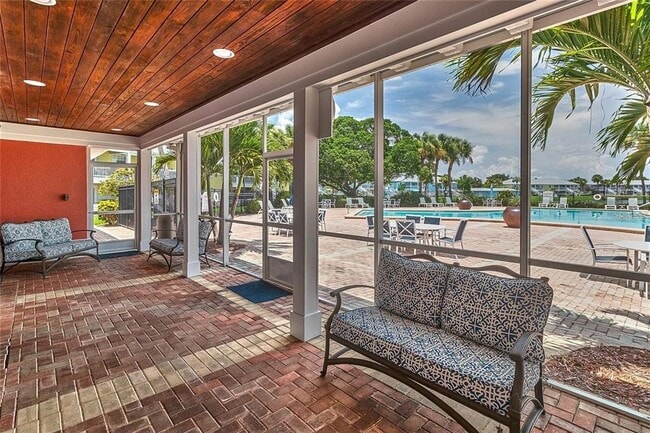 Building Photo - 3873 Pompano Dr SE