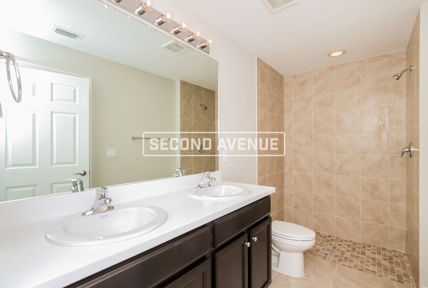 Building Photo - 850 Algaringo Ave SE