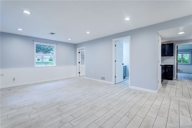 Building Photo - 232 Meadowbriar Rd