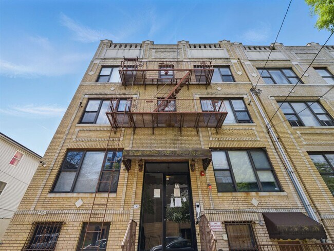 Building Photo - 77 Crescent Ave