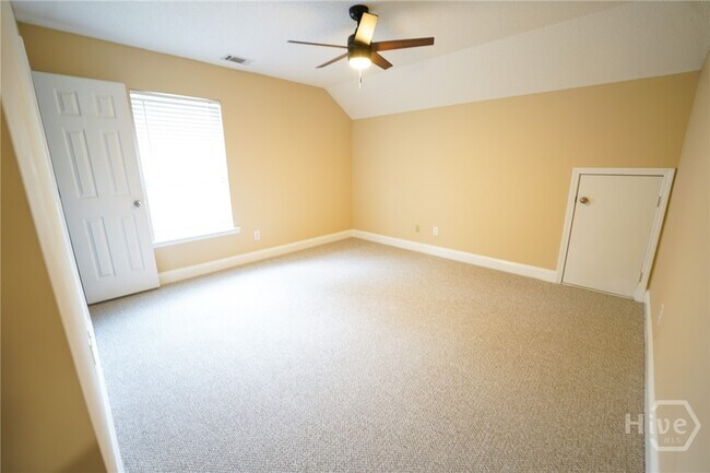 Building Photo - 292 Vining Way