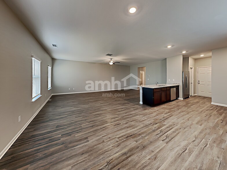 Building Photo - 415 Vermeer Ct