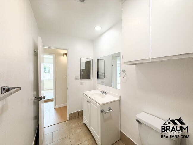 Building Photo - 5461 Kester Ave