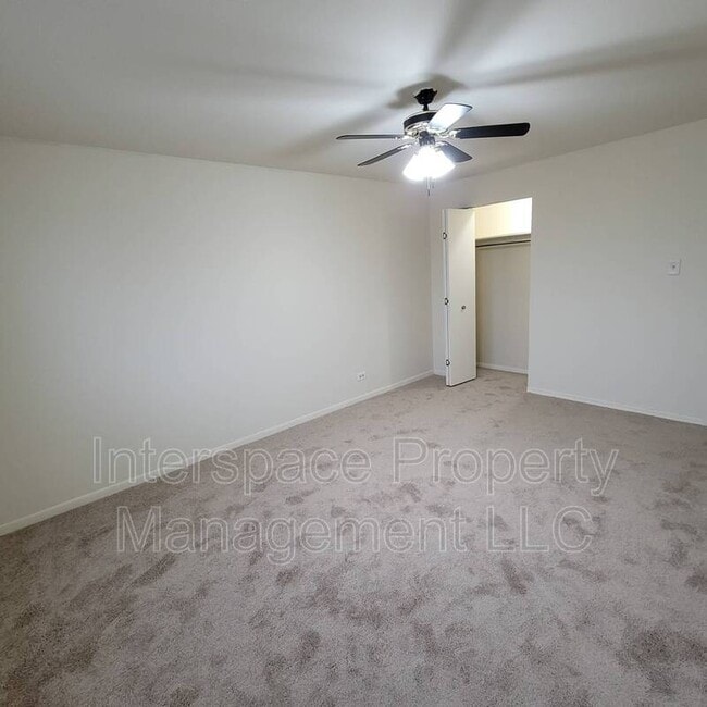 Building Photo - 9937 S Cicero Ave
