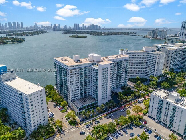 Building Photo - 1000 West Dr