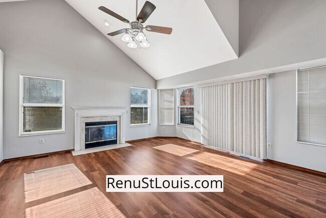 Building Photo - Now Available 3 bedroom 2.5 baths