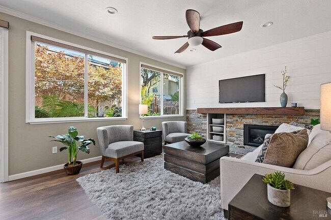 Building Photo - Two Level Home in Windsor with 4 Bedroom and 3 full Bath