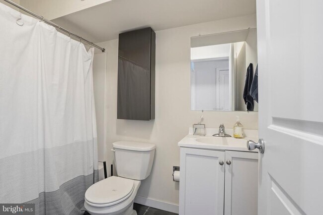 Building Photo - 520 S 4th St