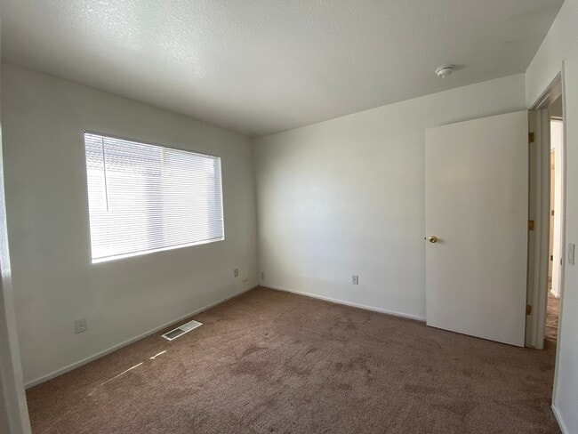 Building Photo - Large Four Bed, Three Bath Home with a Pool