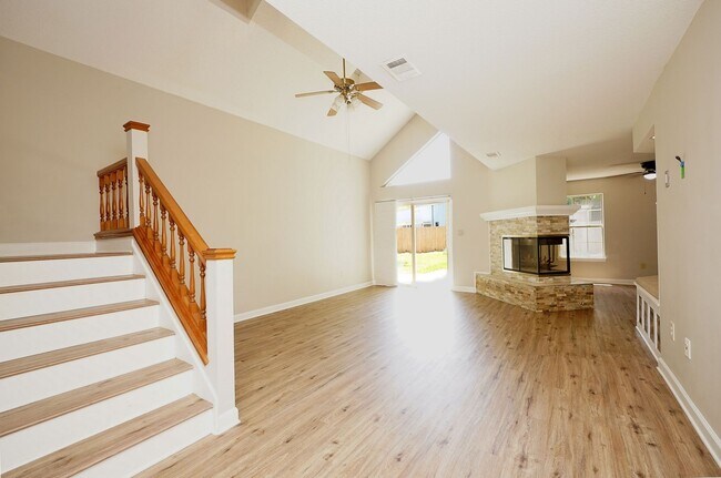 Building Photo - Great Fort Walton Beach Location