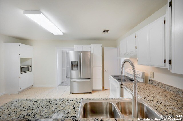 Building Photo - 2222 Beechaven Dr