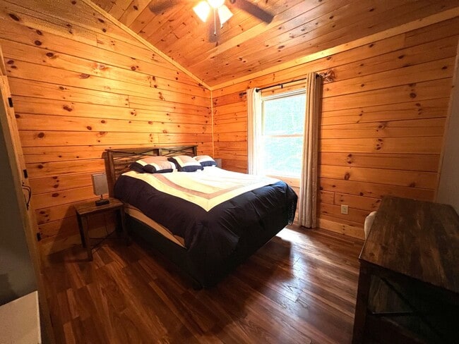 Building Photo - FULLY FURNISHED WITH ACCESS TO BEAUTIFUL L...