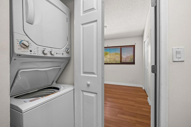 Building Photo - 2700 S Oakland Forest Dr