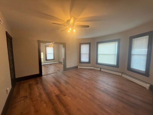 Building Photo - 293 Hayward St