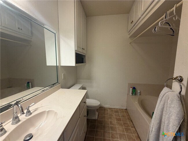 Building Photo - 726 Encino Dr
