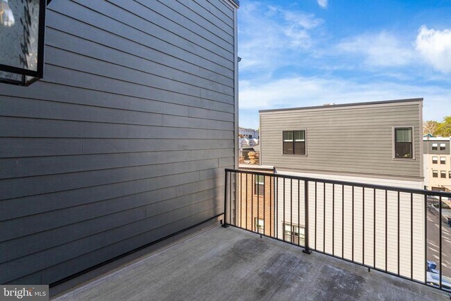 Building Photo - 133 Warburton St