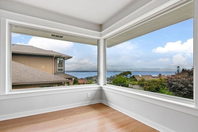 Building Photo - Gorgeous West Seattle Mid-Century Modern w...