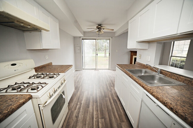 Building Photo - 208 Ivy Ct