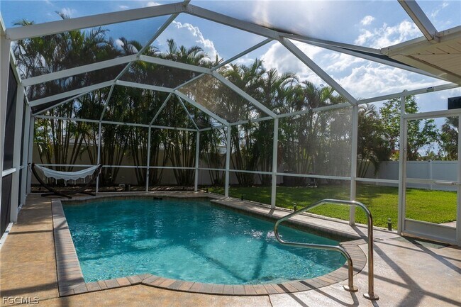 Building Photo - 2208 Viscaya Pkwy