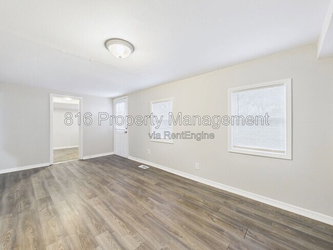 Building Photo - 126 S Village Terrace