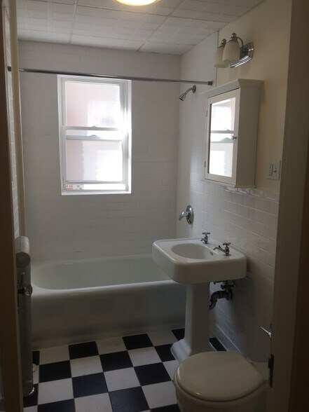 bath - 73 Prospect St