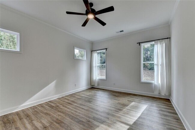 Building Photo - 1329 Davis St