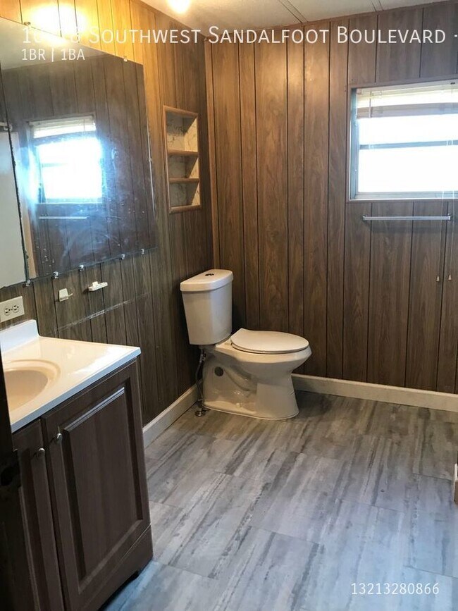 Building Photo - 10718 SW Sandalfoot Blvd