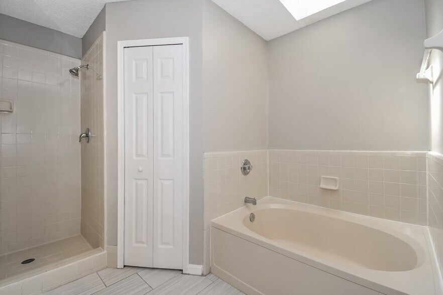 Building Photo - 1848 Broadhaven Dr