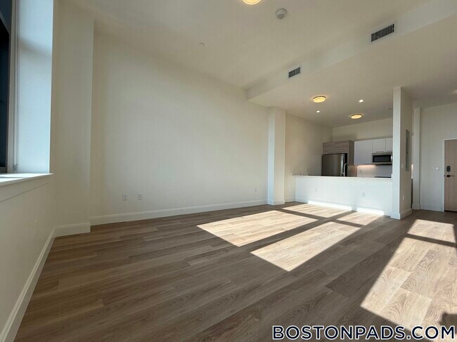 Building Photo - 1079 Commonwealth Ave