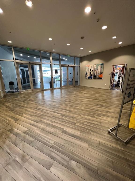 Building Photo - 1750 N Bayshore Dr