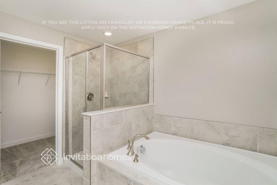 Building Photo - 2864 Coach Manors Way