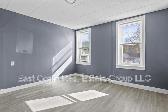 Building Photo - 15 E Water St