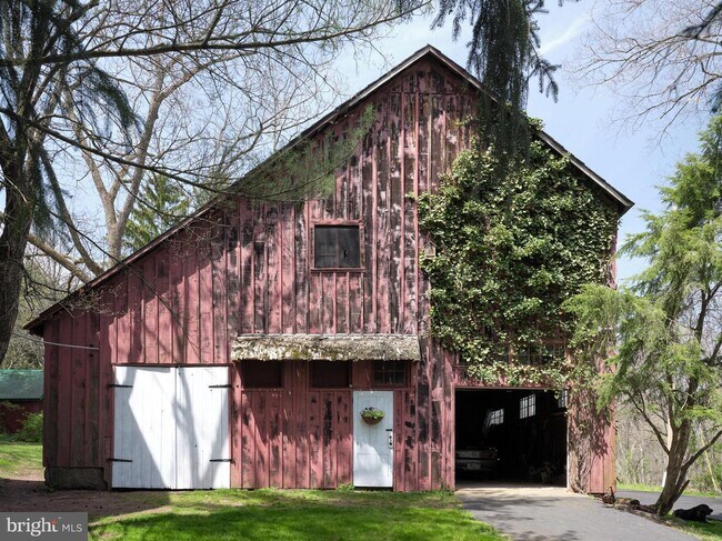 Building Photo - 196 Red Hill Rd