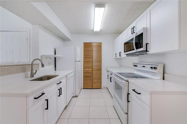 Building Photo - 10361 SW 150th Ct