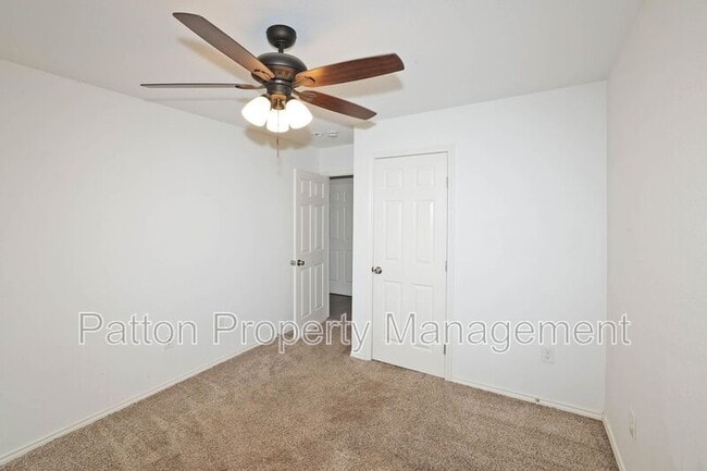 Building Photo - 619 S Hill St
