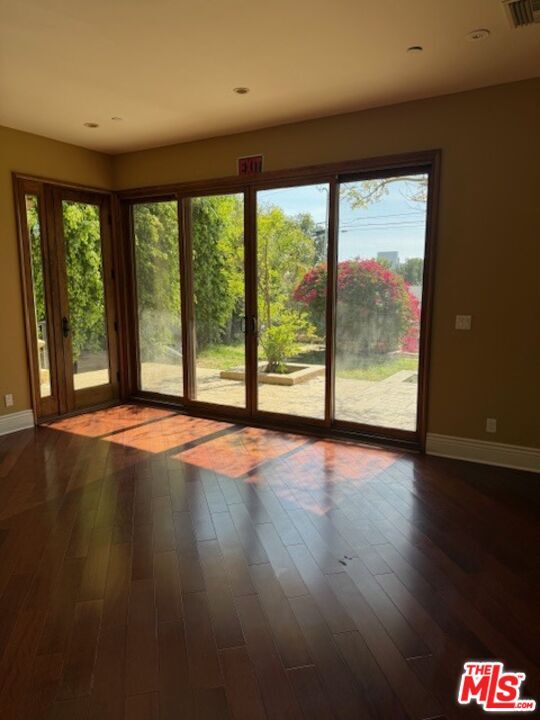 Building Photo - 1126 Yale St