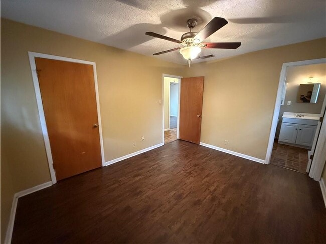 Building Photo - 5528 Cortez Dr