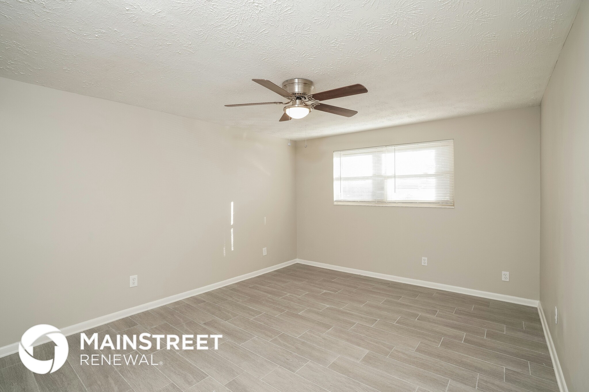 Building Photo - 970 Dostie Cir