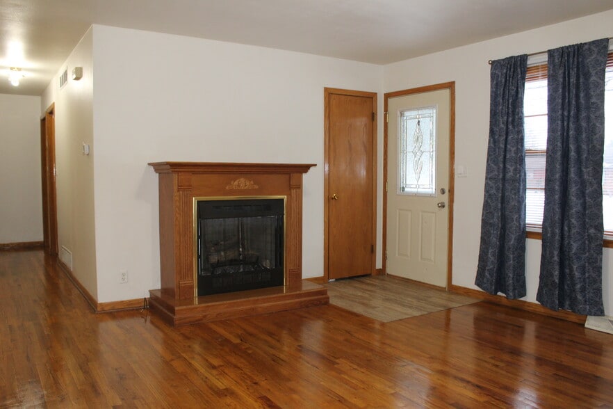 Building Photo - 3908 Pleasant Valley Blvd