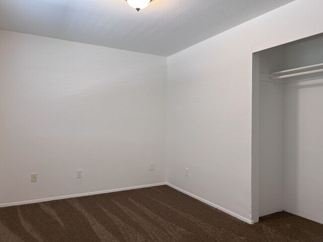 Building Photo - OWN936