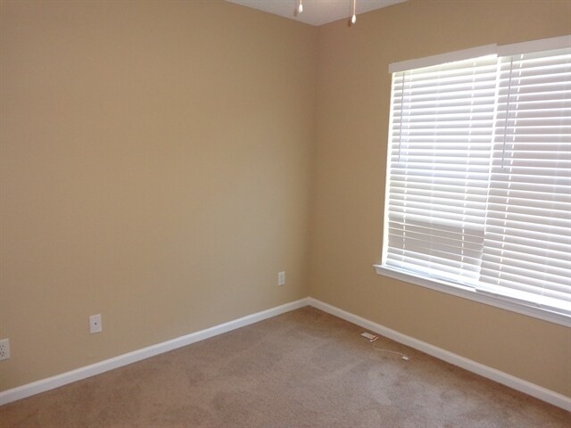 Building Photo - 106 Habitat Dr