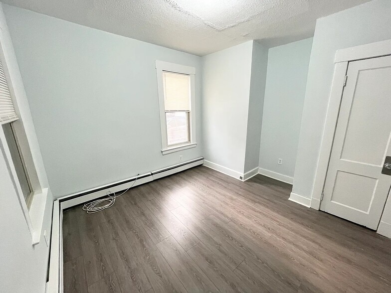 Building Photo - 39 Shepard St