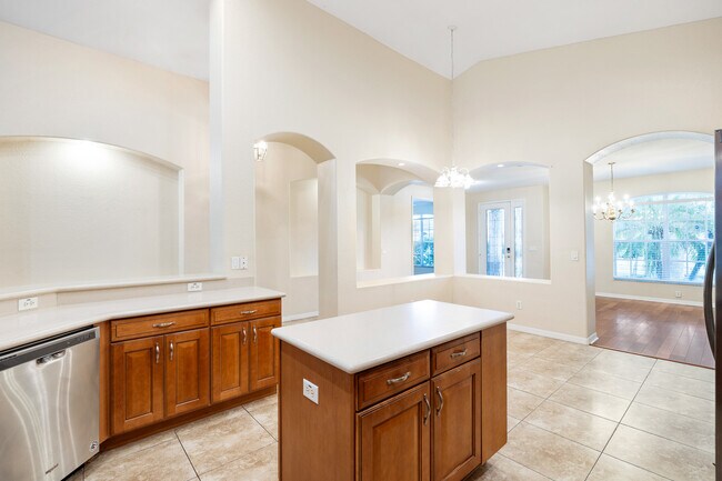 Building Photo - 27417 Silver Thatch Dr